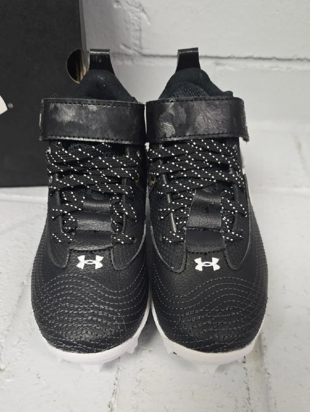 Under Armour Kids Black White and Gold Cleats with BH Strap.  Size 11k. NIB